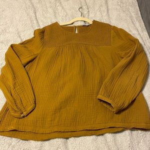 Long sleeve mustard yellow Madewell top.
